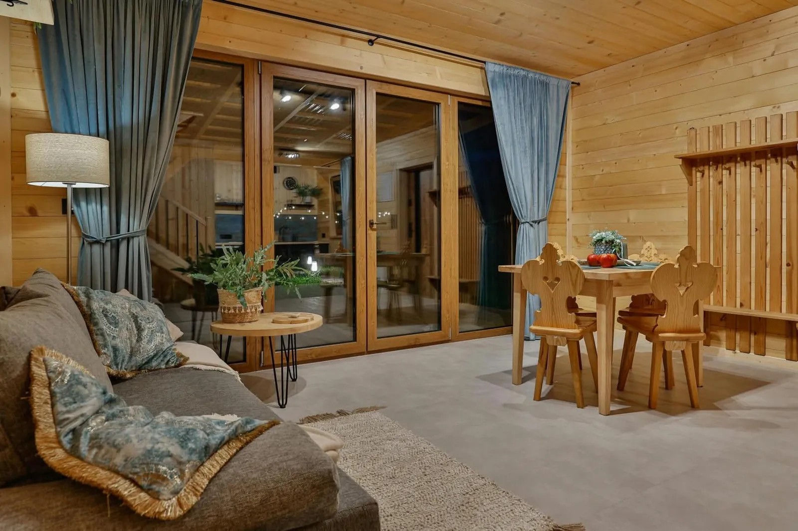 Salon z wyjściem na taras
